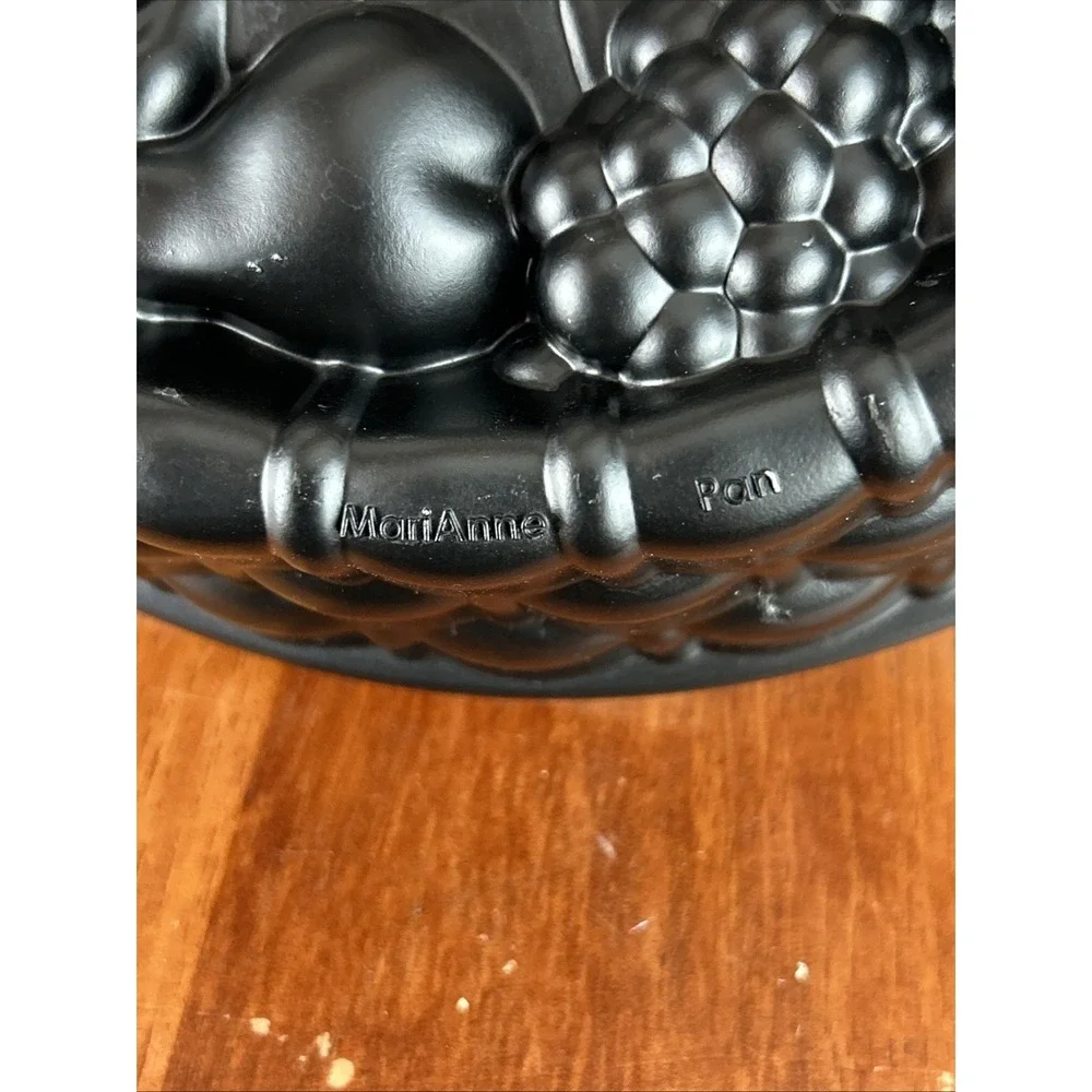 Nordic Ware MaryAnn Fruit Basket Cake Pan Cast Aluminum 10 Cup